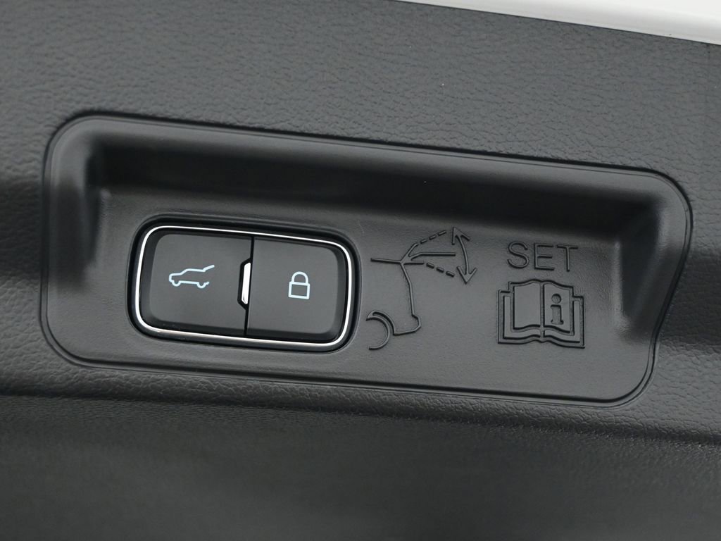 Certified 2025 Ford Explorer Platinum w/ Ultimate Package image 32