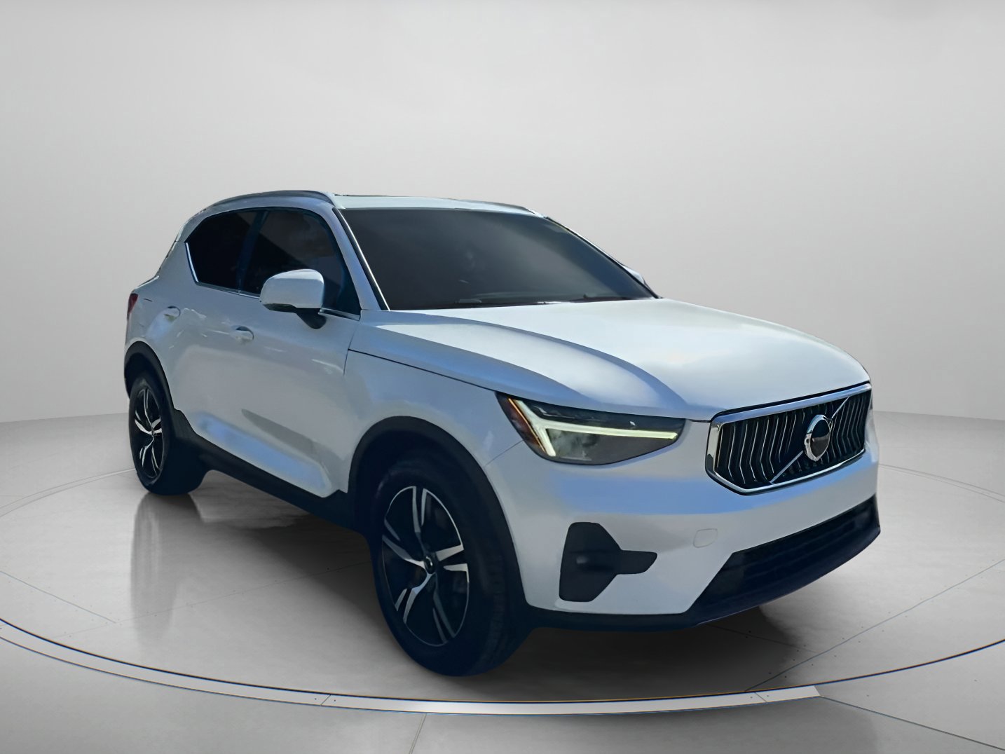 Used 2023 Volvo XC40 B5 Plus image 27