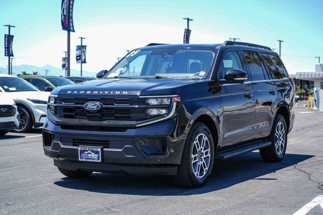 Certified 2025 Ford Expedition Active AWD/4WD image 3