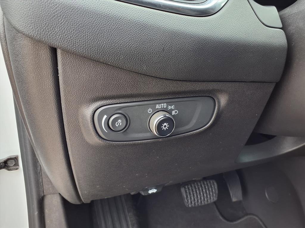 Used 2022 Chevrolet Equinox LT image 24