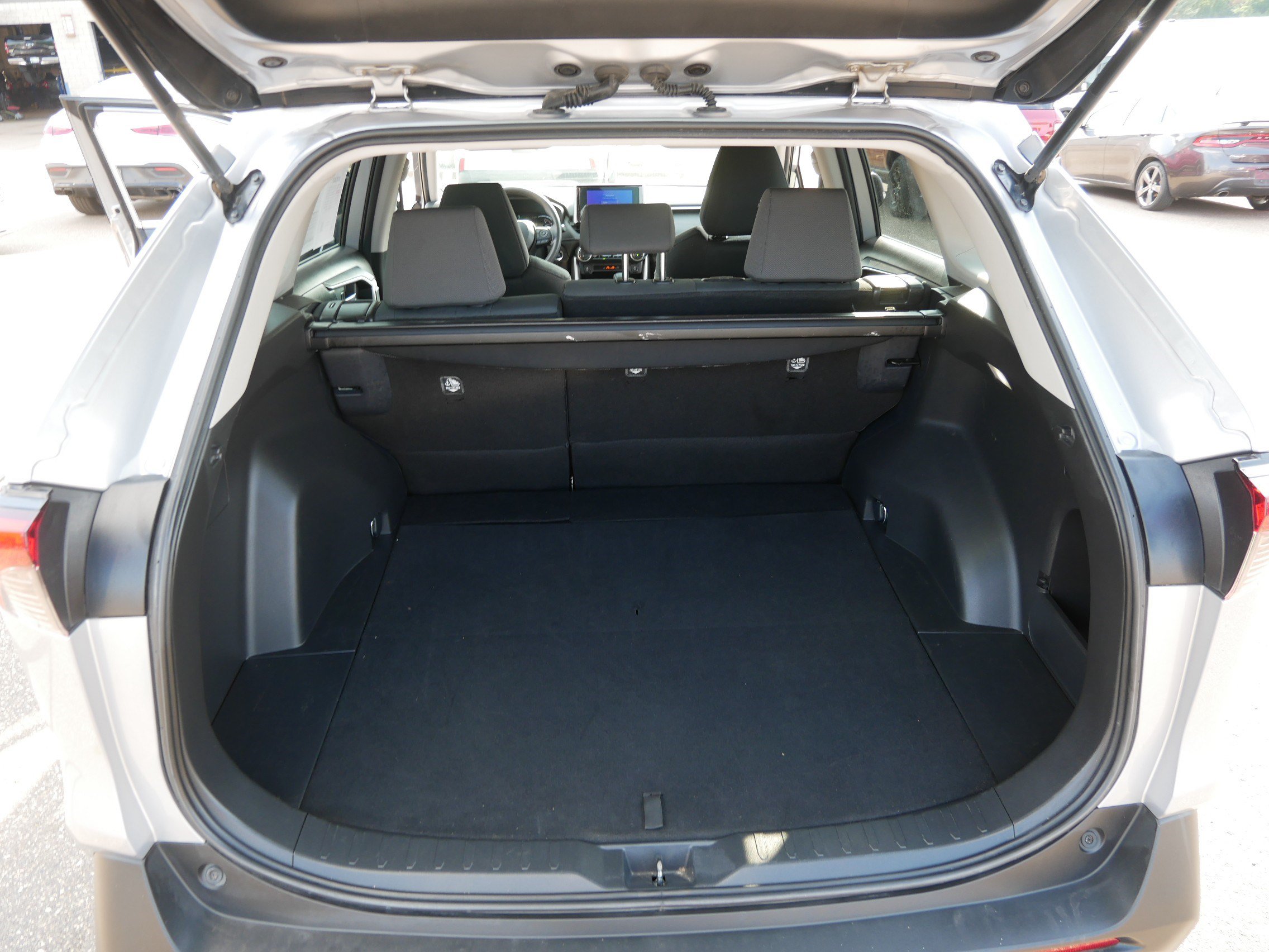Used 2025 Toyota RAV4 XLE AWD/4WD image 18
