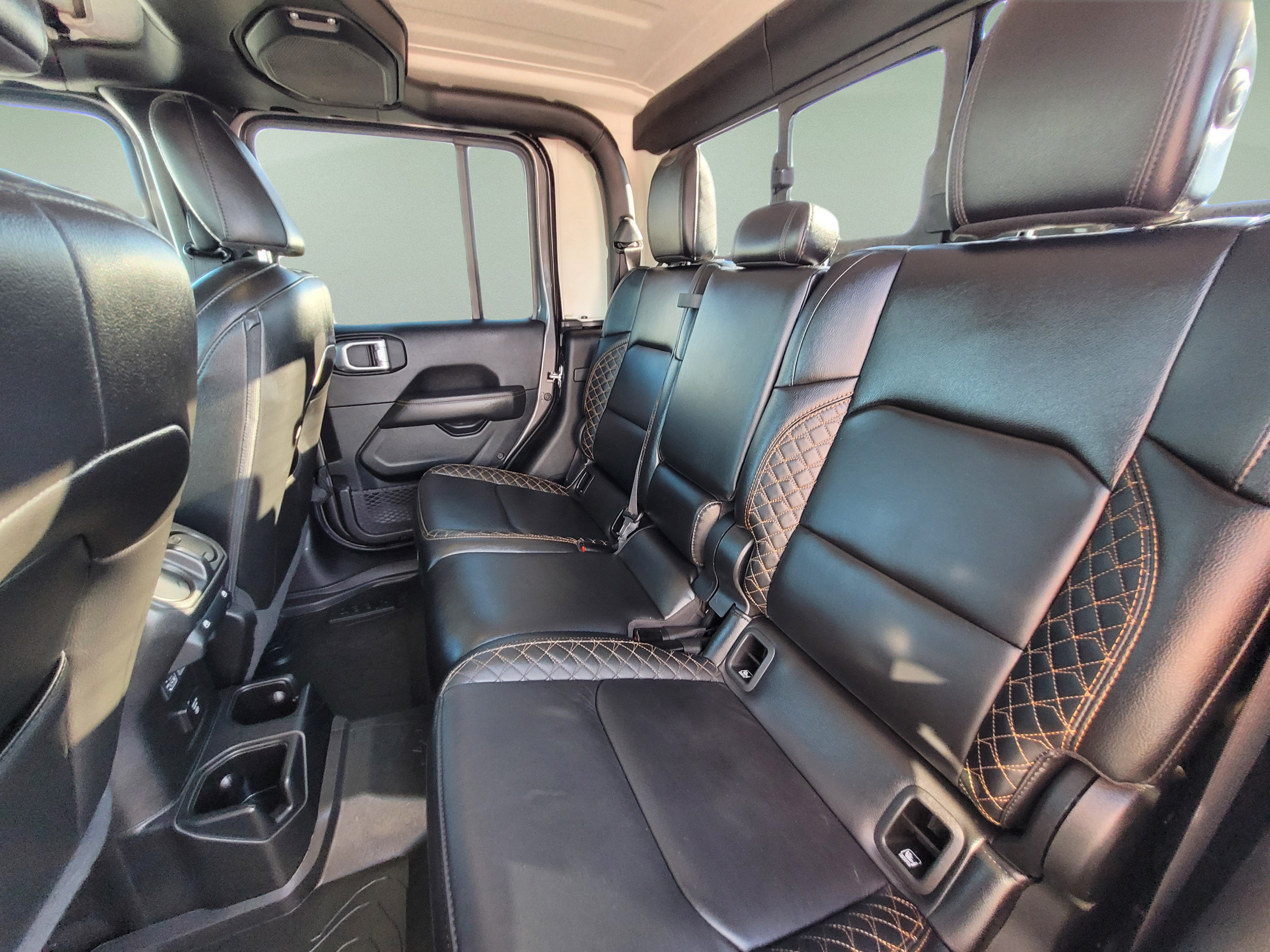 Used 2021 Jeep Gladiator Overland AWD/4WD image 17