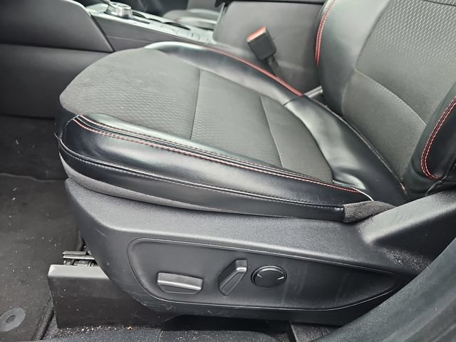 Certified 2025 Ford Escape ST-Line Select AWD/4WD image 17