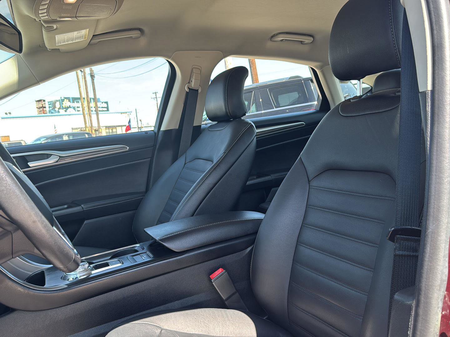 Certified 2018 Ford Fusion SE image 12