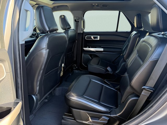 Certified 2022 Ford Explorer XLT w/ Equipment Group 202A AWD/4WD image 5
