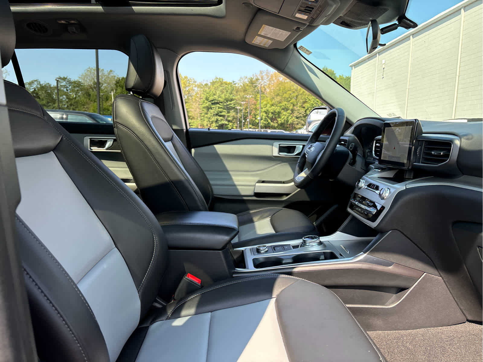 Certified 2024 Ford Explorer XLT w/ Equipment Group 202A image 31