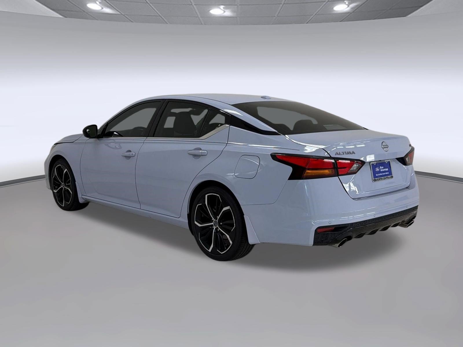 Used 2024 Nissan Altima 2.5 SR w/ SR Premium Package FWD image 3
