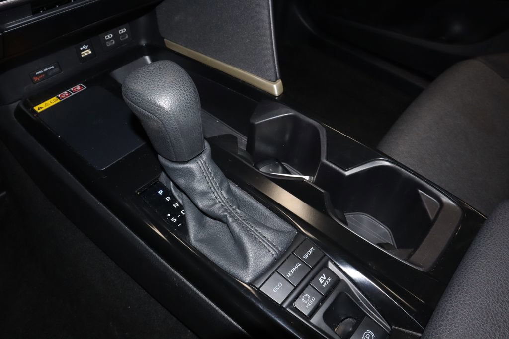 Used 2025 Toyota Camry LE FWD image 32