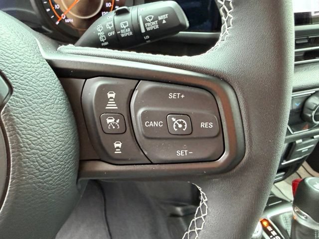 Used 2025 Jeep Wrangler Sport AWD/4WD image 9