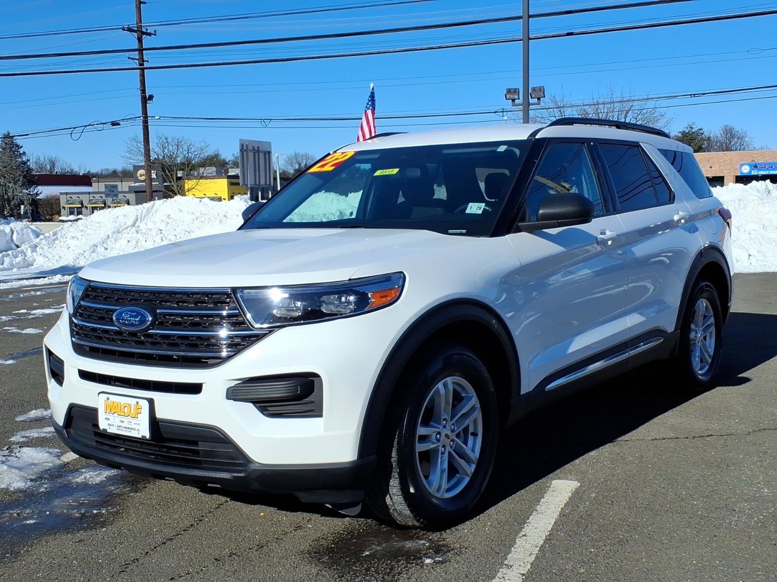 Certified 2022 Ford Explorer XLT image 3