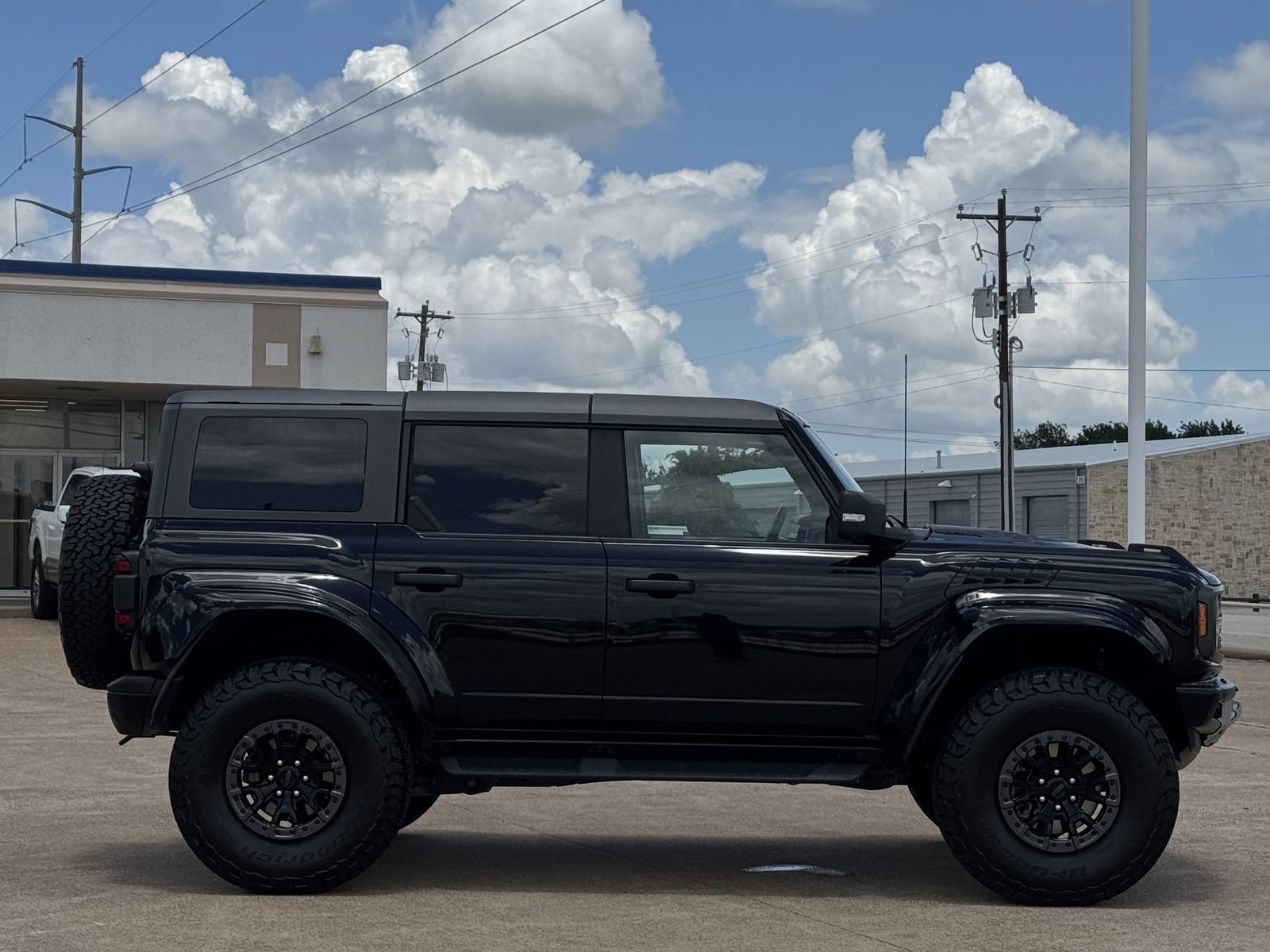 Certified 2024 Ford Bronco Raptor w/ Interior Carbon Fiber Pack 6 AWD/4WD image 3