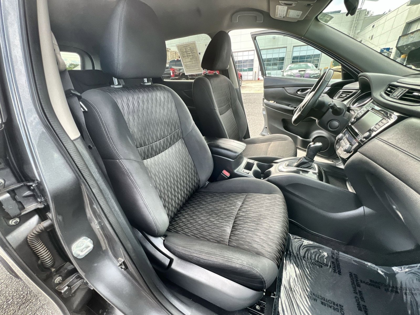 Used 2018 Nissan Rogue SV w/ Premium Package FWD image 34