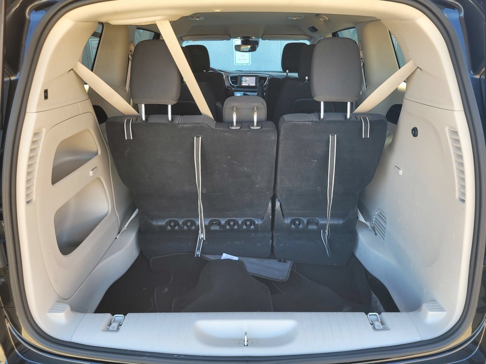 Used 2024 Chrysler Voyager LX FWD image 29