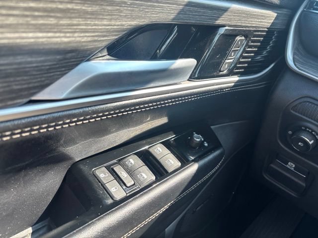 Used 2024 Jeep Wagoneer Series III AWD/4WD image 26