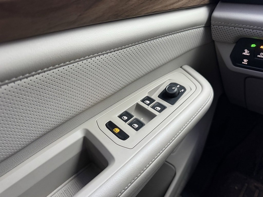 Used 2024 Volkswagen Atlas SE image 12