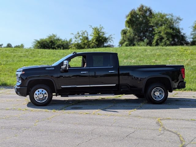 Used 2024 Chevrolet Silverado 3500 High Country w/ Technology Package AWD/4WD image 4