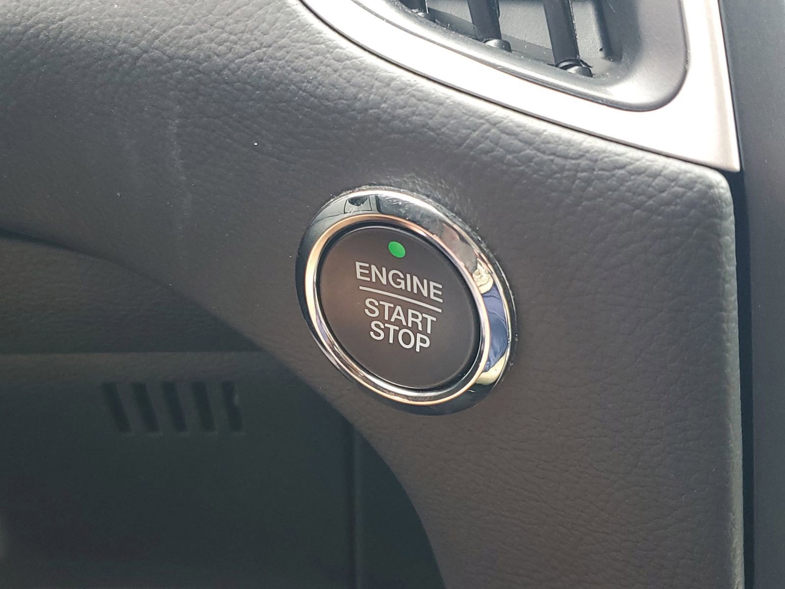 Certified 2024 Ford Edge SE image 26