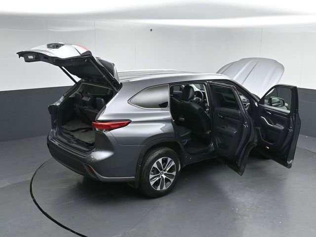 Used 2021 Toyota Highlander XLE AWD/4WD image 60