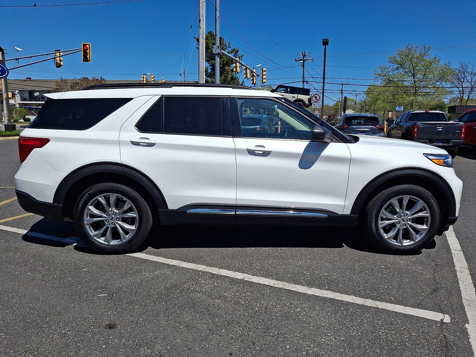 Certified 2023 Ford Explorer XLT w/ Equipment Group 202A AWD/4WD image 12