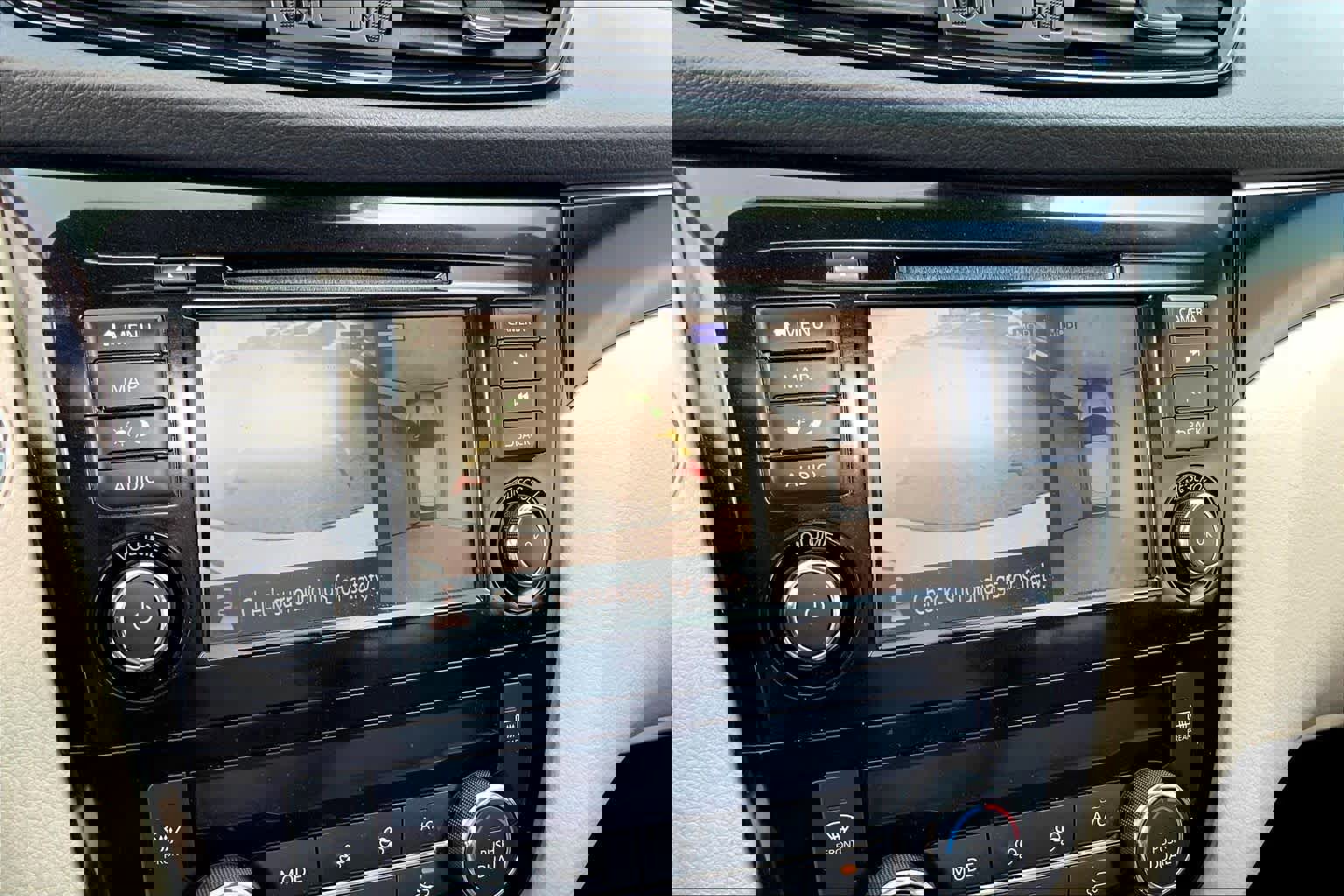 Used 2019 Nissan Rogue Sport SL w/ Premium Package image 24