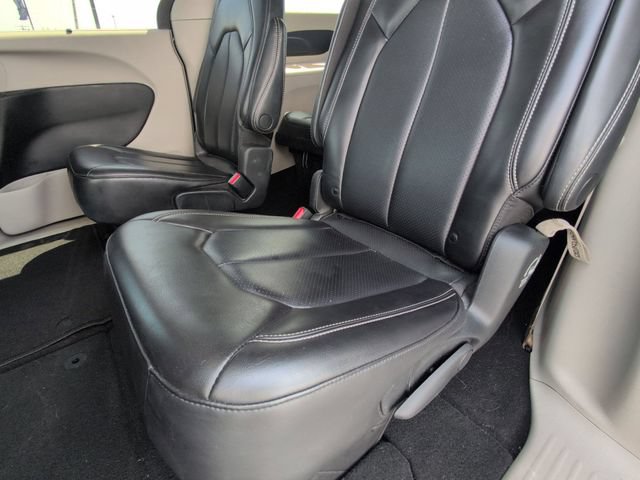 Used 2023 Chrysler Pacifica Touring-L FWD image 14