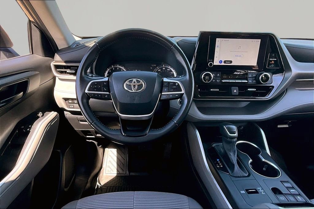 Used 2023 Toyota Highlander LE image 7