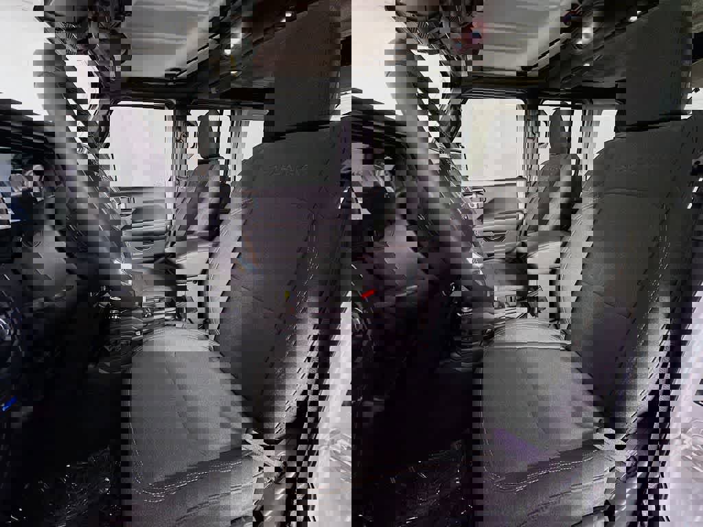 Used 2024 Jeep Wrangler Sahara image 15