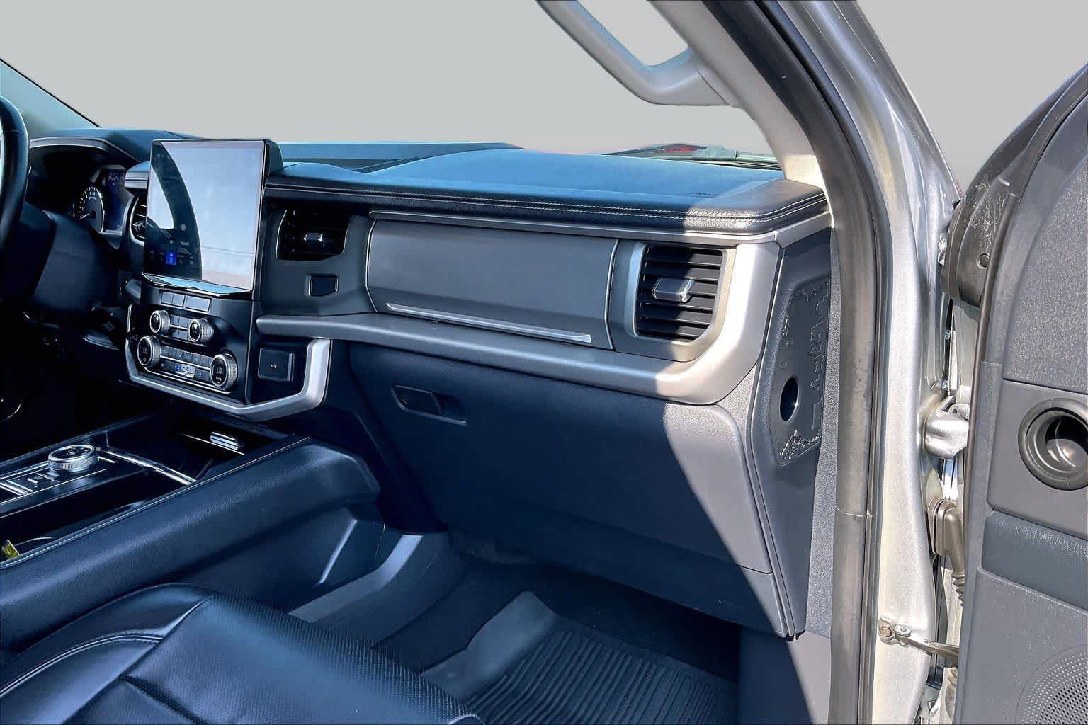 Certified 2024 Ford Expedition XLT RWD image 17