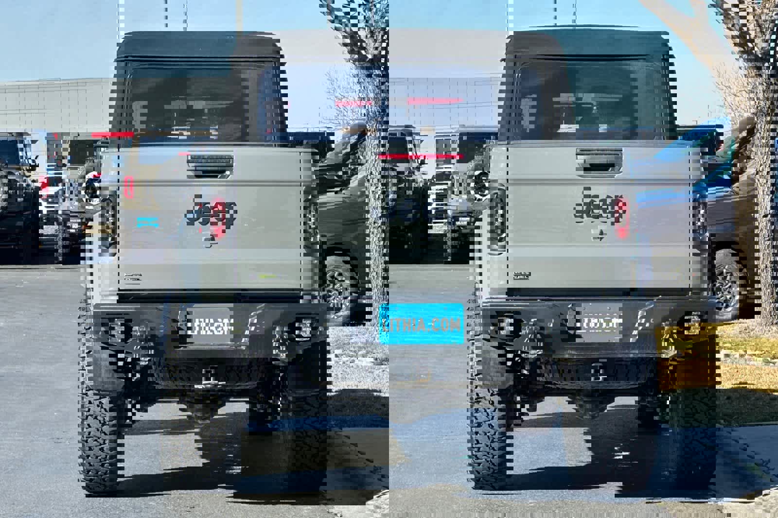 Used 2023 Jeep Gladiator Sport image 7