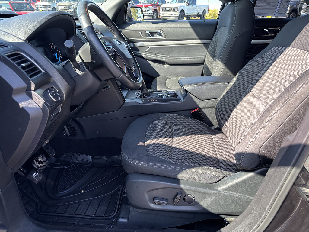 Certified 2019 Ford Explorer XLT w/ Class III Trailer Tow Package AWD/4WD image 15