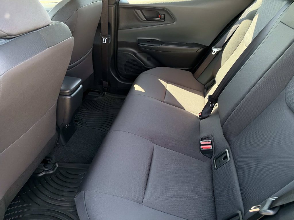 Used 2024 Toyota Prius LE FWD image 19