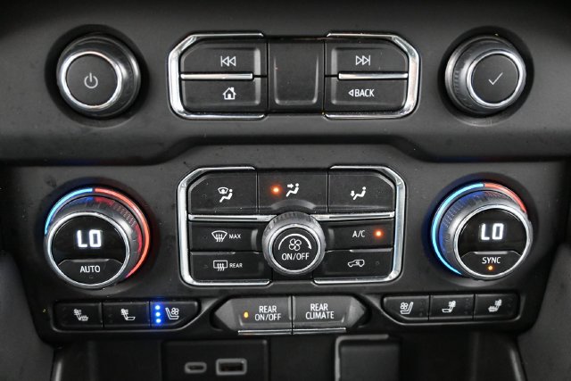 Used 2024 Chevrolet Suburban Premier AWD/4WD image 22