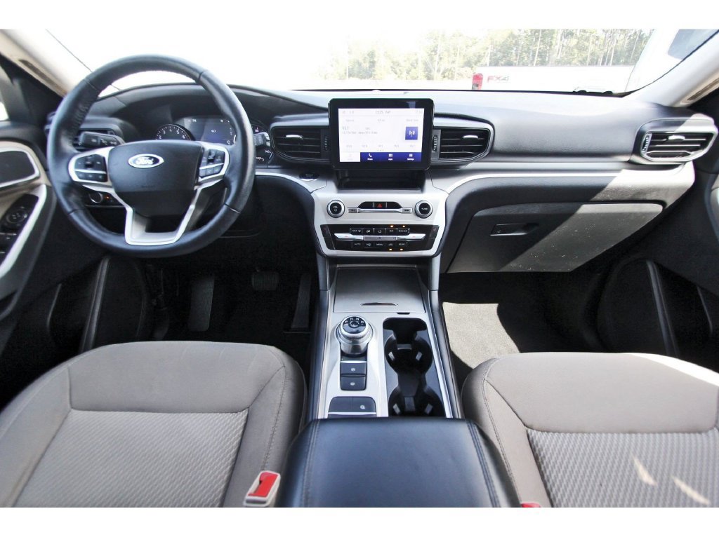 Certified 2022 Ford Explorer XLT RWD image 7