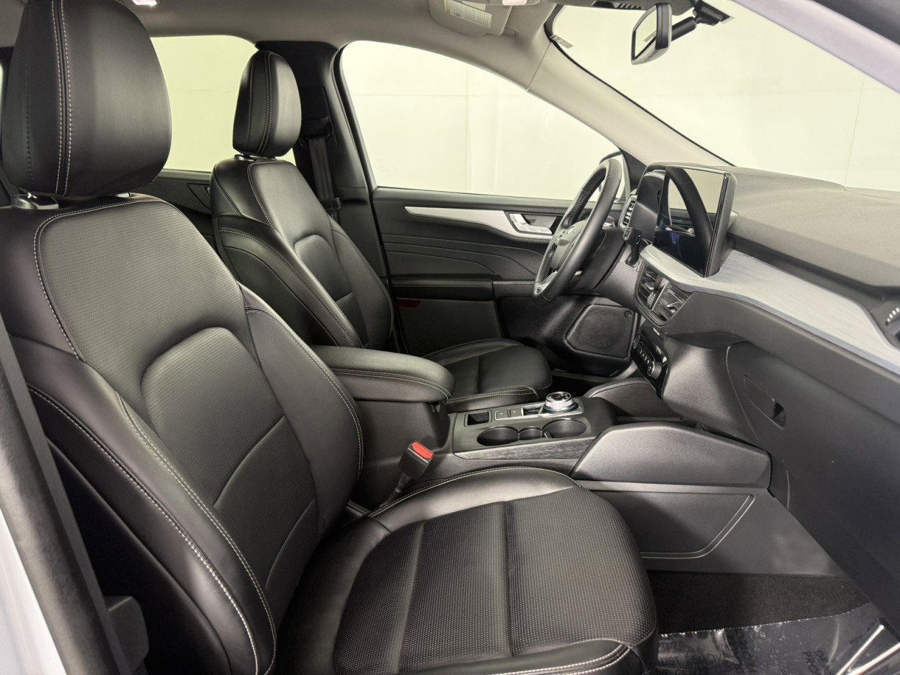 Certified 2025 Ford Escape Platinum AWD/4WD image 10