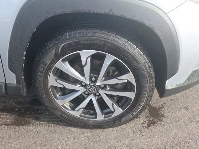 Used 2024 Toyota Corolla Cross XLE w/ Convenience Package image 8