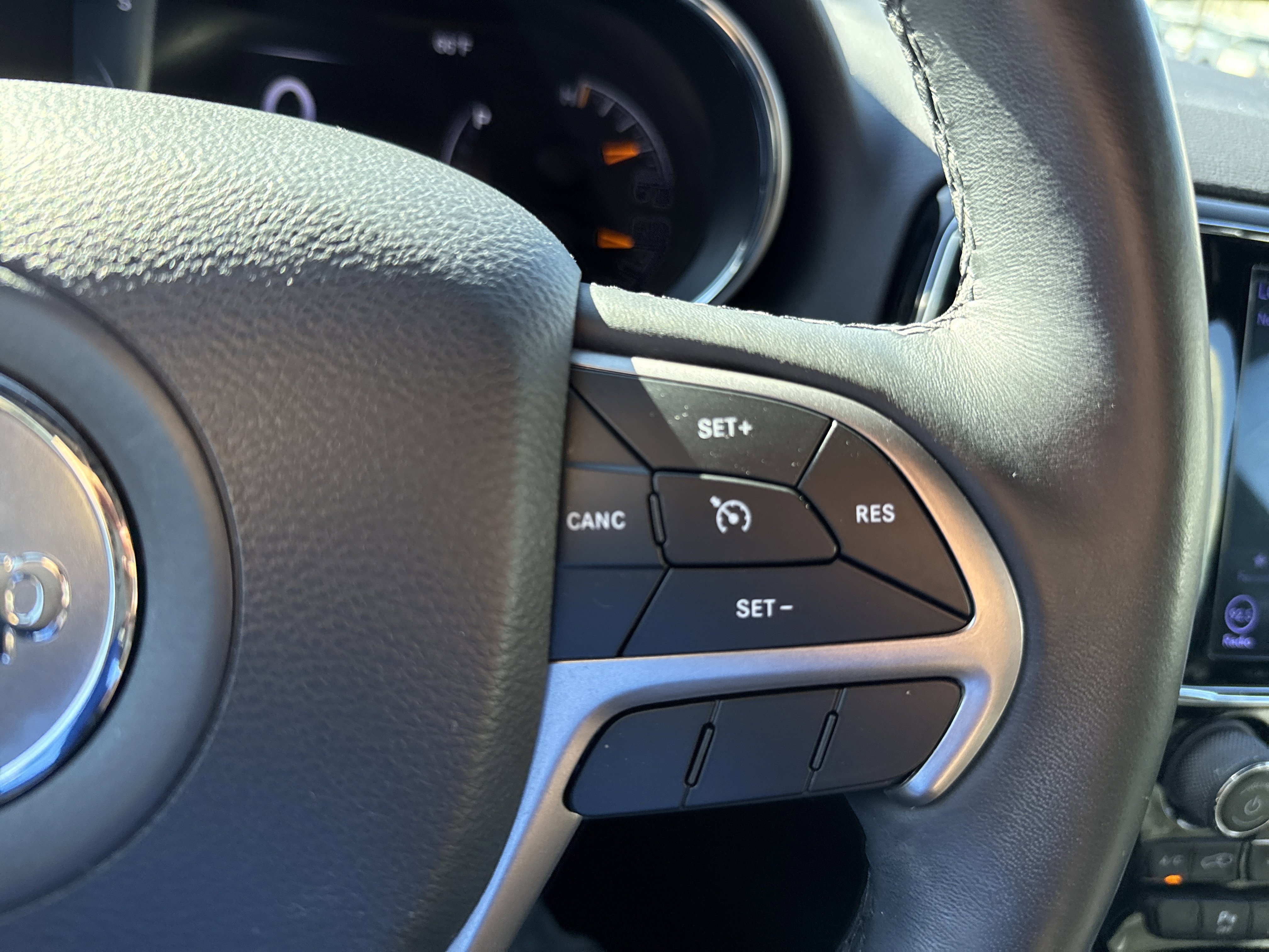 Used 2019 Jeep Grand Cherokee Altitude image 18