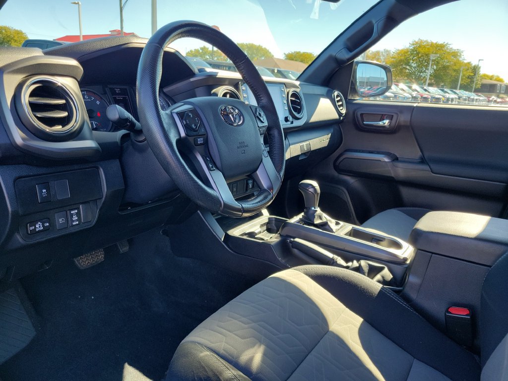 Used 2020 Toyota Tacoma TRD Sport AWD/4WD image 22