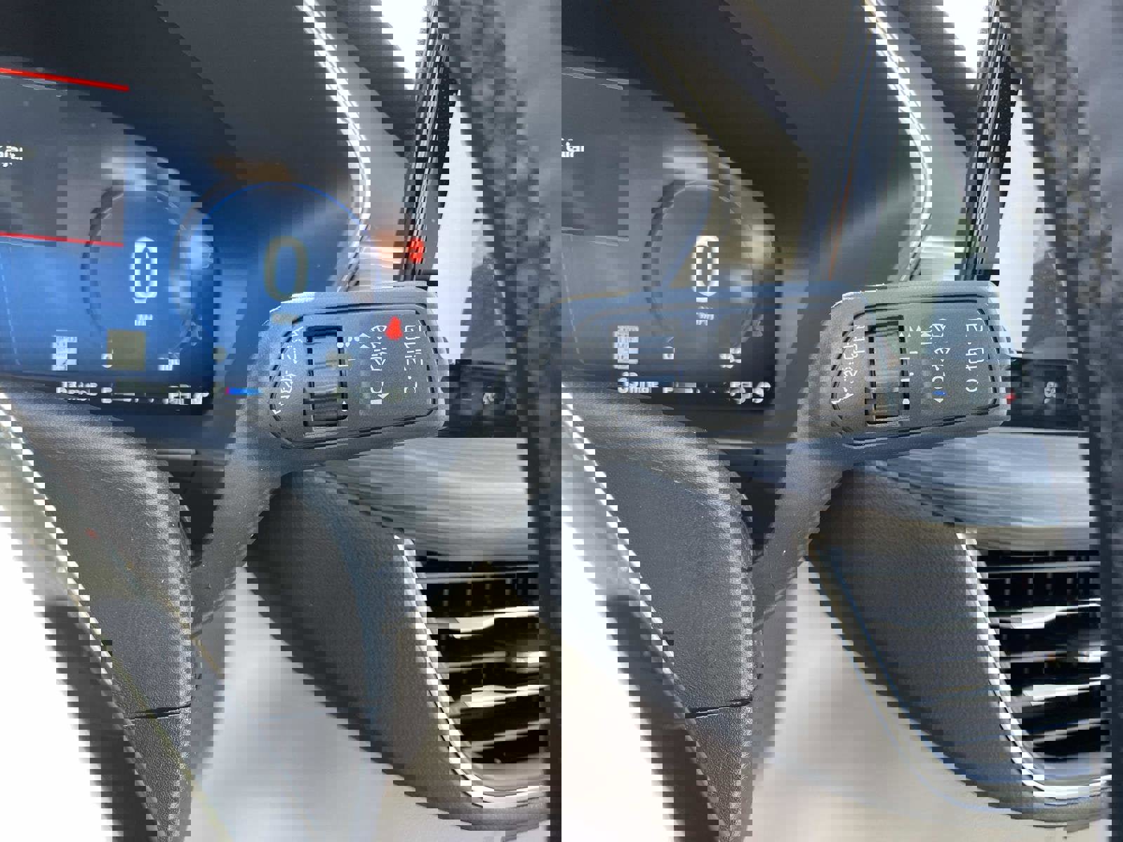 Certified 2025 Ford Escape Platinum w/ Premium Technology Package image 21