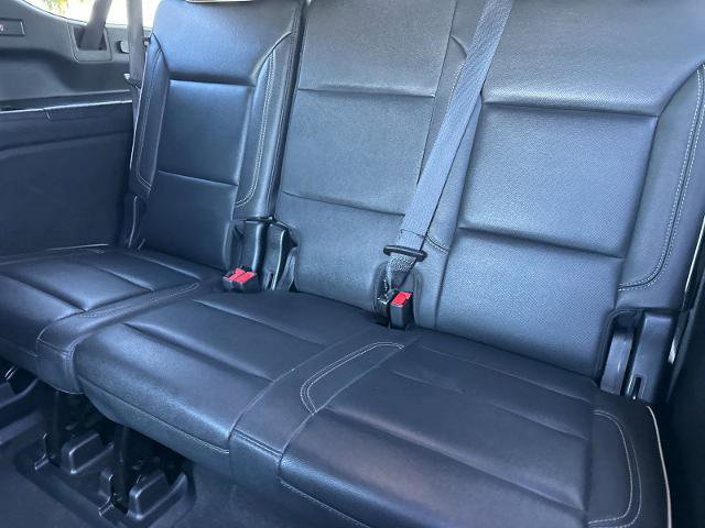 Used 2023 Chevrolet Suburban Premier image 14