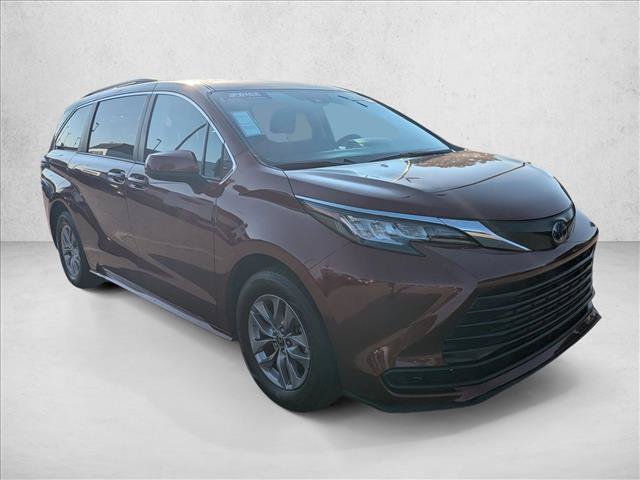 Used 2022 Toyota Sienna LE FWD image 3