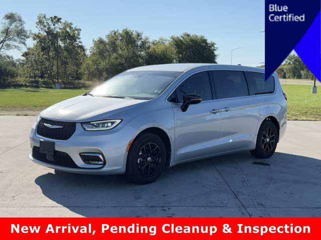 Used 2024 Chrysler Pacifica Touring-L FWD image 1