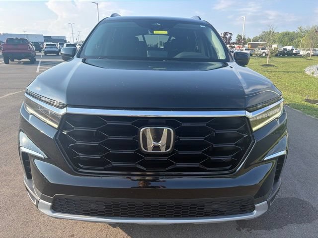 Used 2023 Honda Pilot Touring image 3