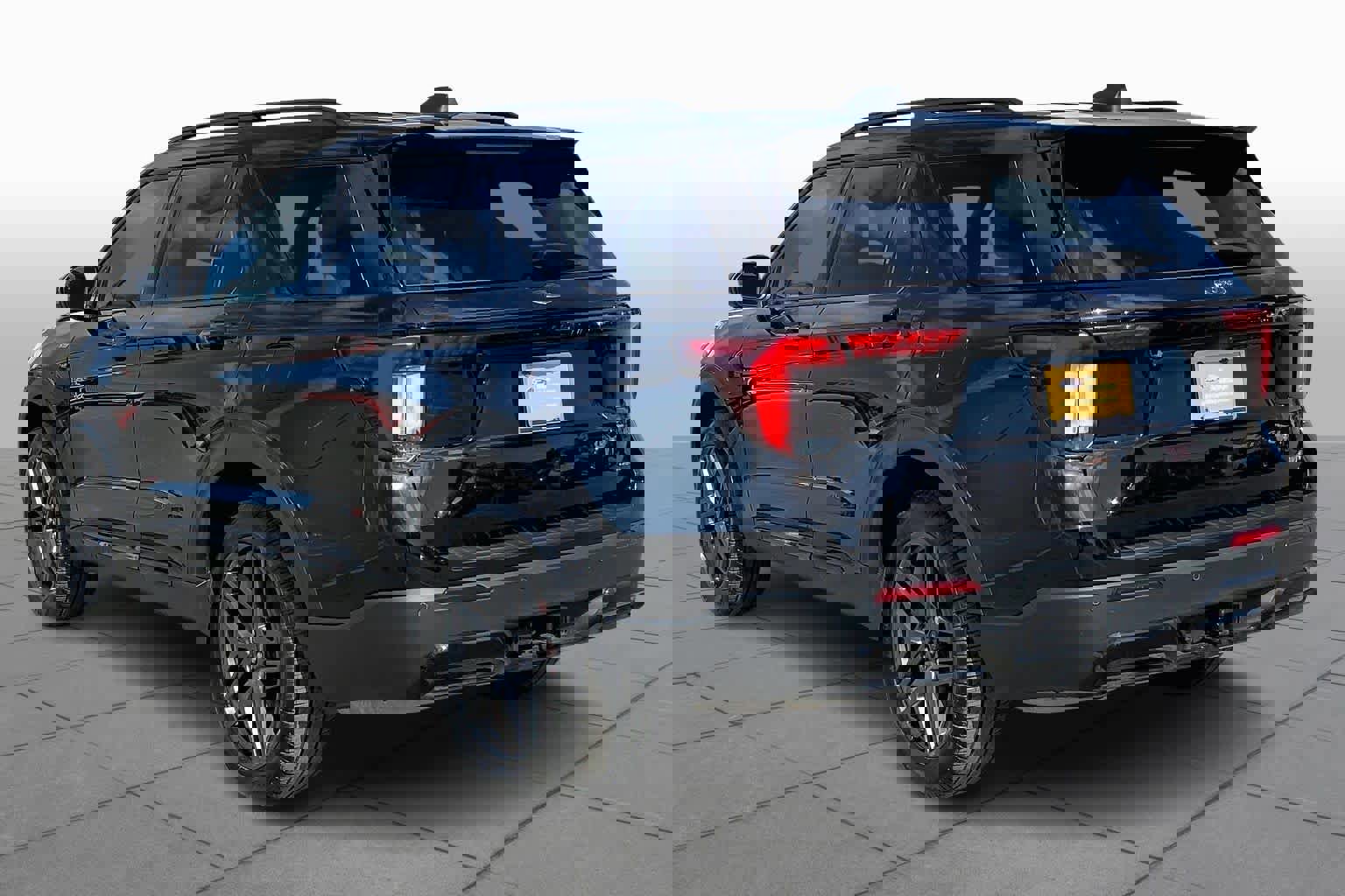 Certified 2025 Ford Explorer ST-Line w/ Premium Package image 4