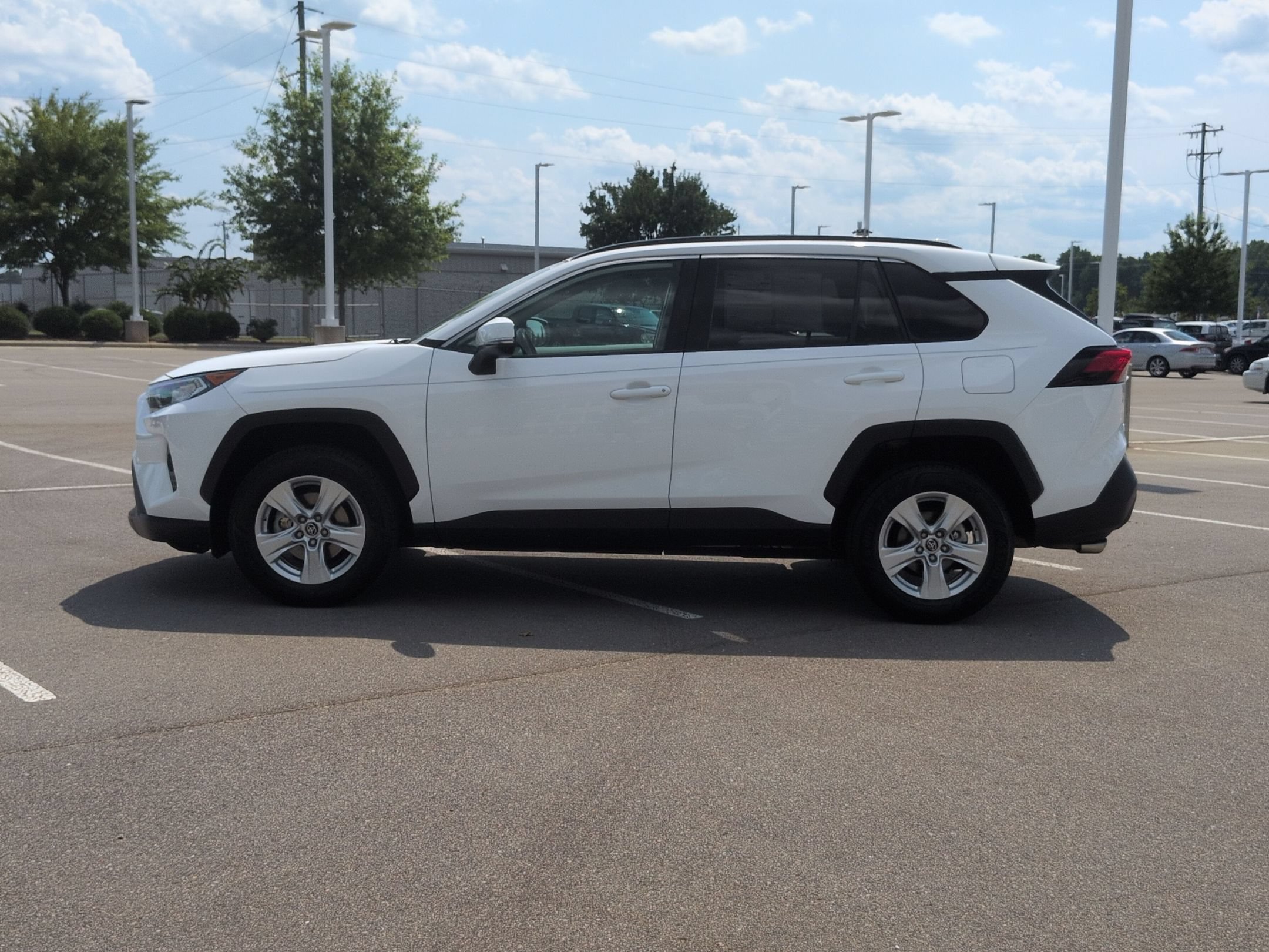Used 2019 Toyota RAV4 XLE FWD image 7