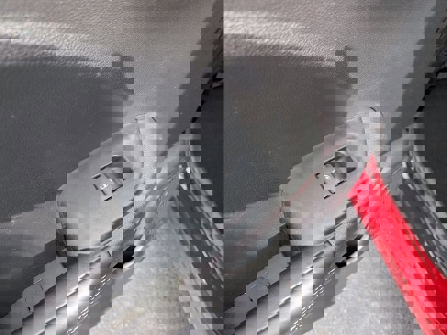 Used 2025 Hyundai Venue Limited image 27