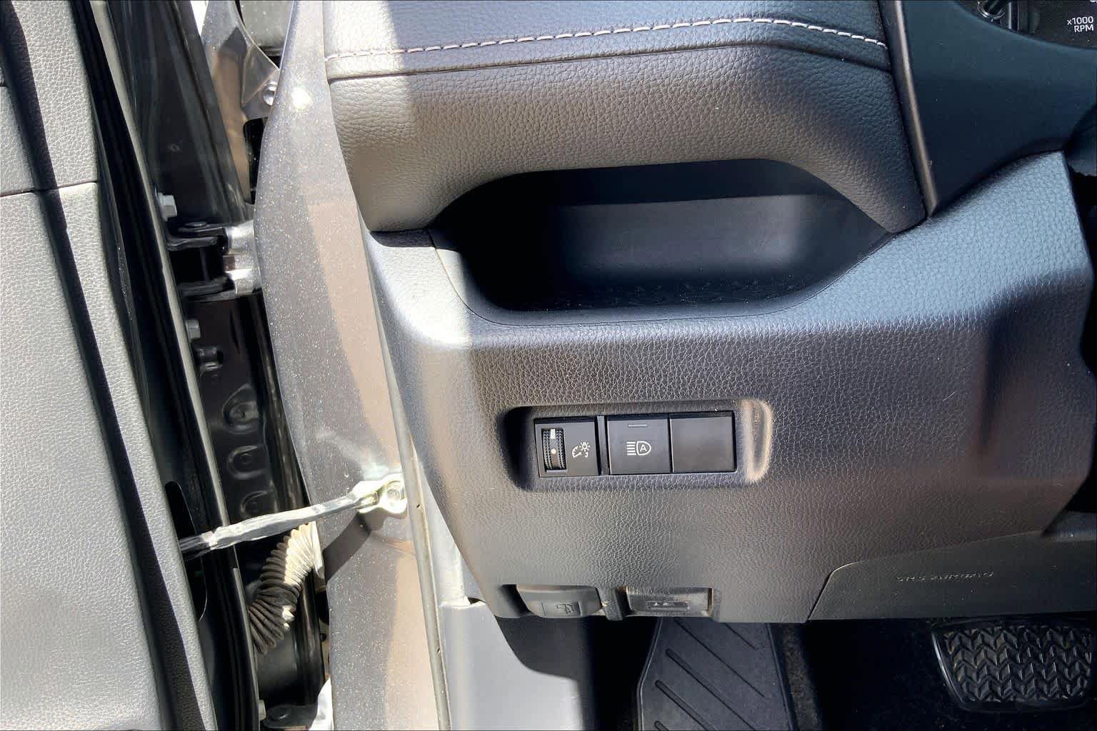 Used 2020 Toyota RAV4 LE FWD image 36