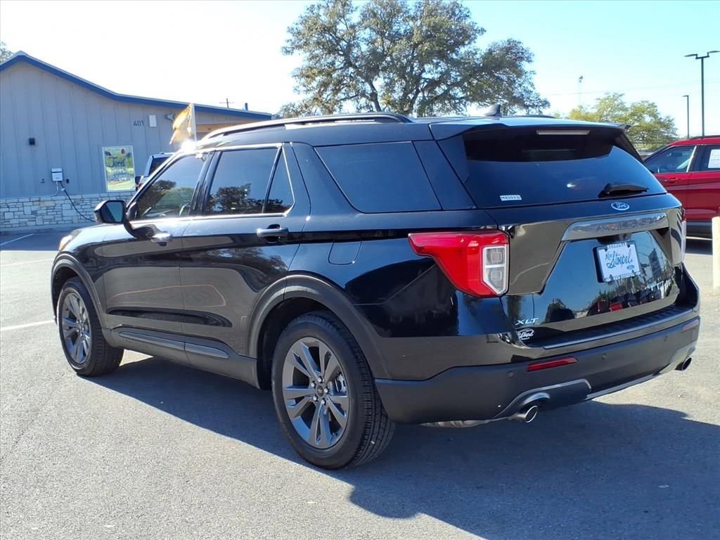 Certified 2024 Ford Explorer XLT w/ Equipment Group 202A image 2