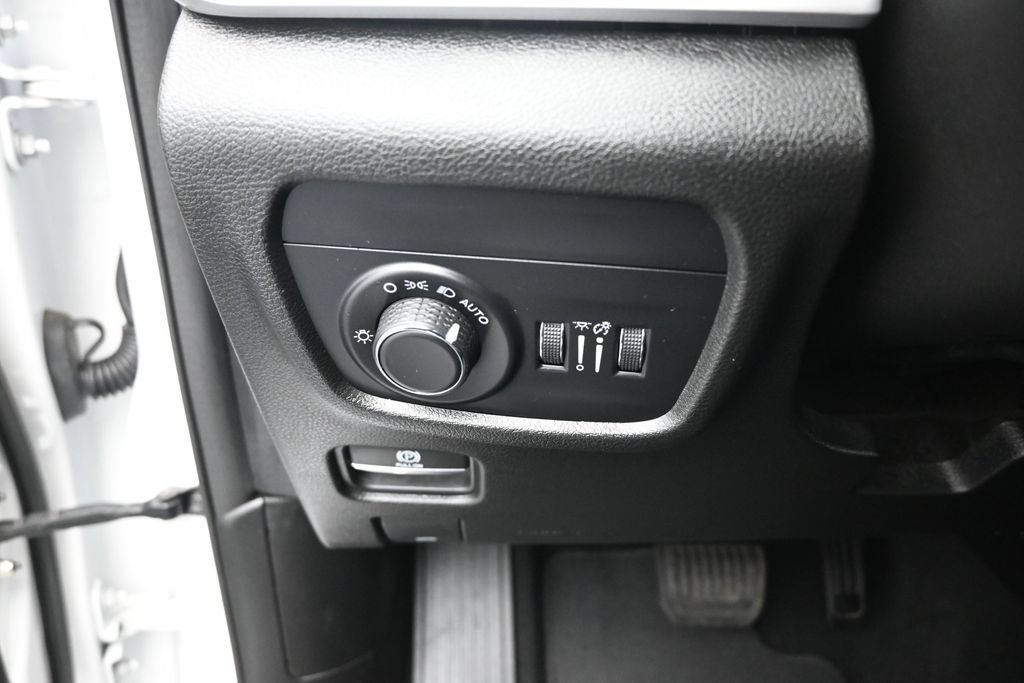 Used 2023 Jeep Grand Cherokee Altitude AWD/4WD image 13
