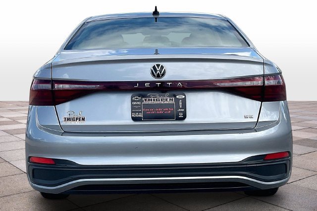 Used 2025 Volkswagen Jetta SE FWD image 4