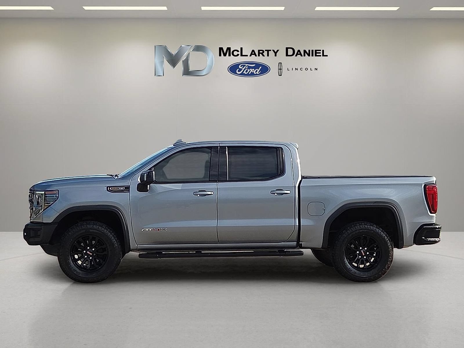 Used 2023 GMC Sierra 1500 AT4X AWD/4WD image 3